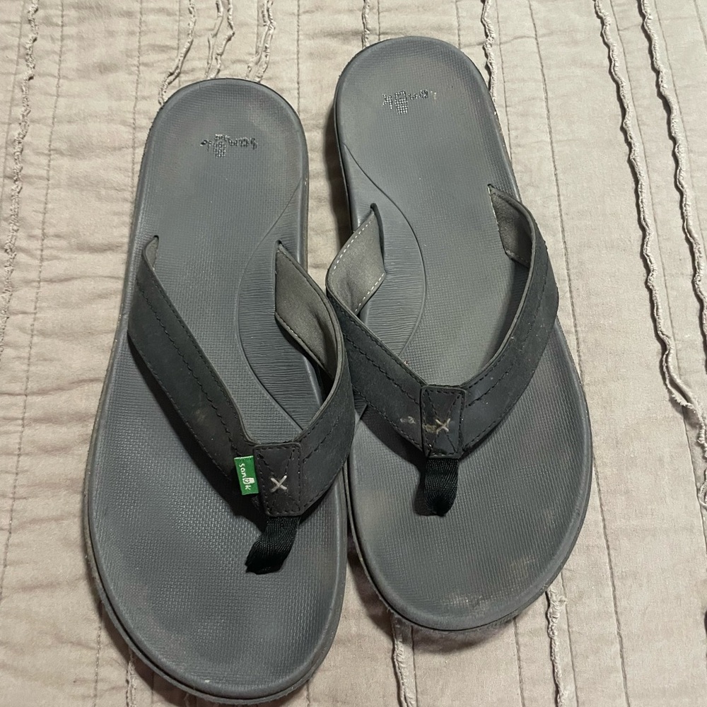 Men’s Size 13 Sanuk Black Flip Flops